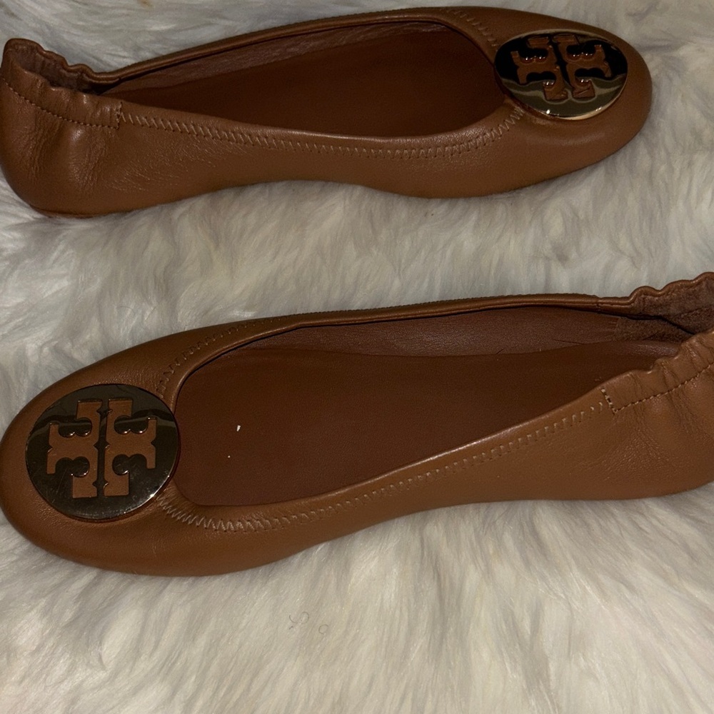 Tory Burch Tan Leather Logo Ballet Flats - Picture 9 of 9